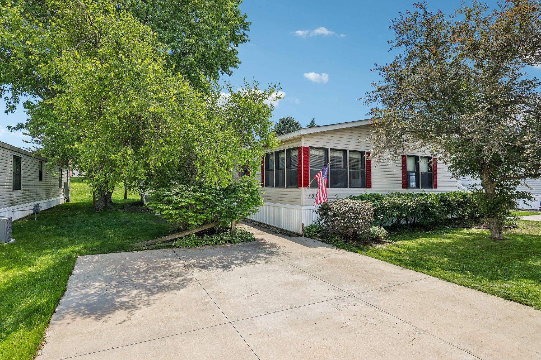 4823 Schoen Road, Unit 109 Union Grove, WI 53182 - Photo 4 of 36