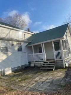 a view of back yard of the house