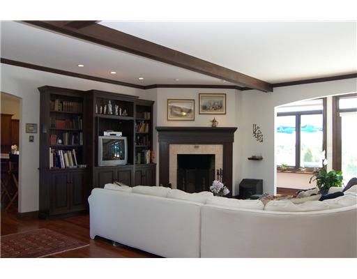 71 South Arnolda Road Charlestown, RI 02813 - Photo 6 of 12 Living Room.