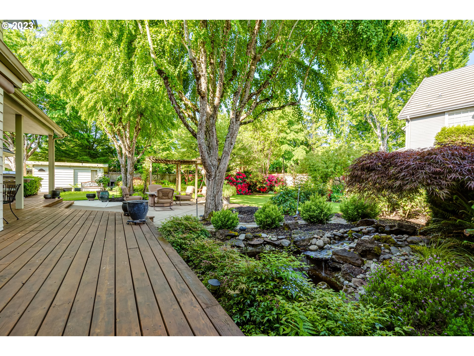 2572 Walnut Ridge Drive Springfield, OR 97477 - Photo 37 of 47 a view of backyard with green space