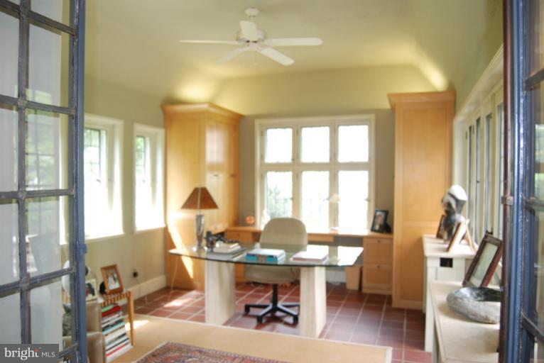 108 St Dunstans Road Baltimore, MD 21212 - Photo 18 of 25 Interior (General)