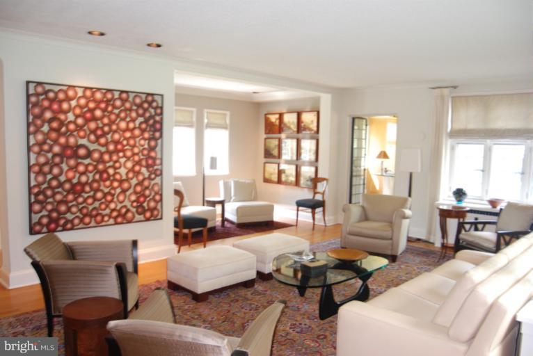 108 St Dunstans Road Baltimore, MD 21212 - Photo 3 of 25 Living Room