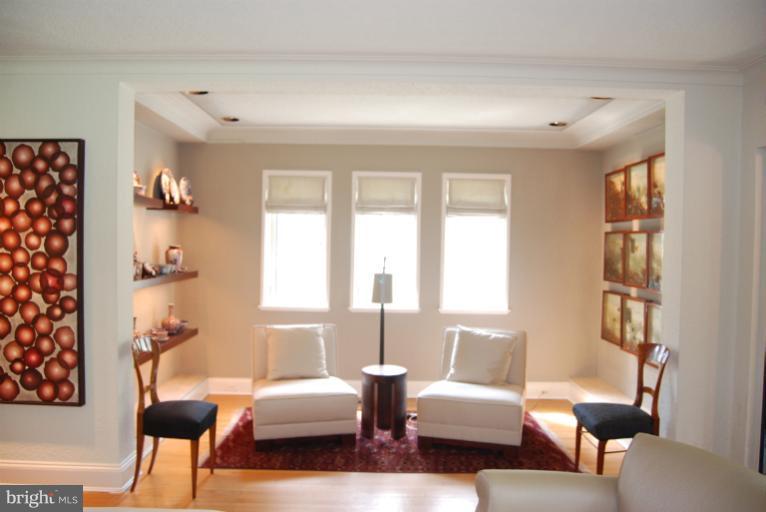 108 St Dunstans Road Baltimore, MD 21212 - Photo 4 of 25 Living Room