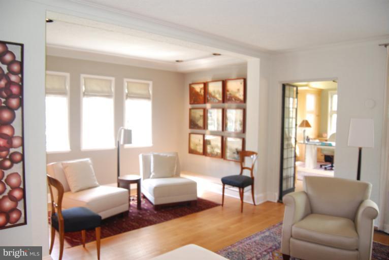 108 St Dunstans Road Baltimore, MD 21212 - Photo 6 of 25 Living Room