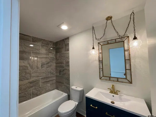 $2,500 | 15021 Hillview Road, Tyler, TX 75703