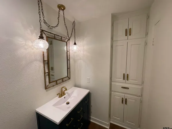 $2,500 | 15021 Hillview Road, Tyler, TX 75703