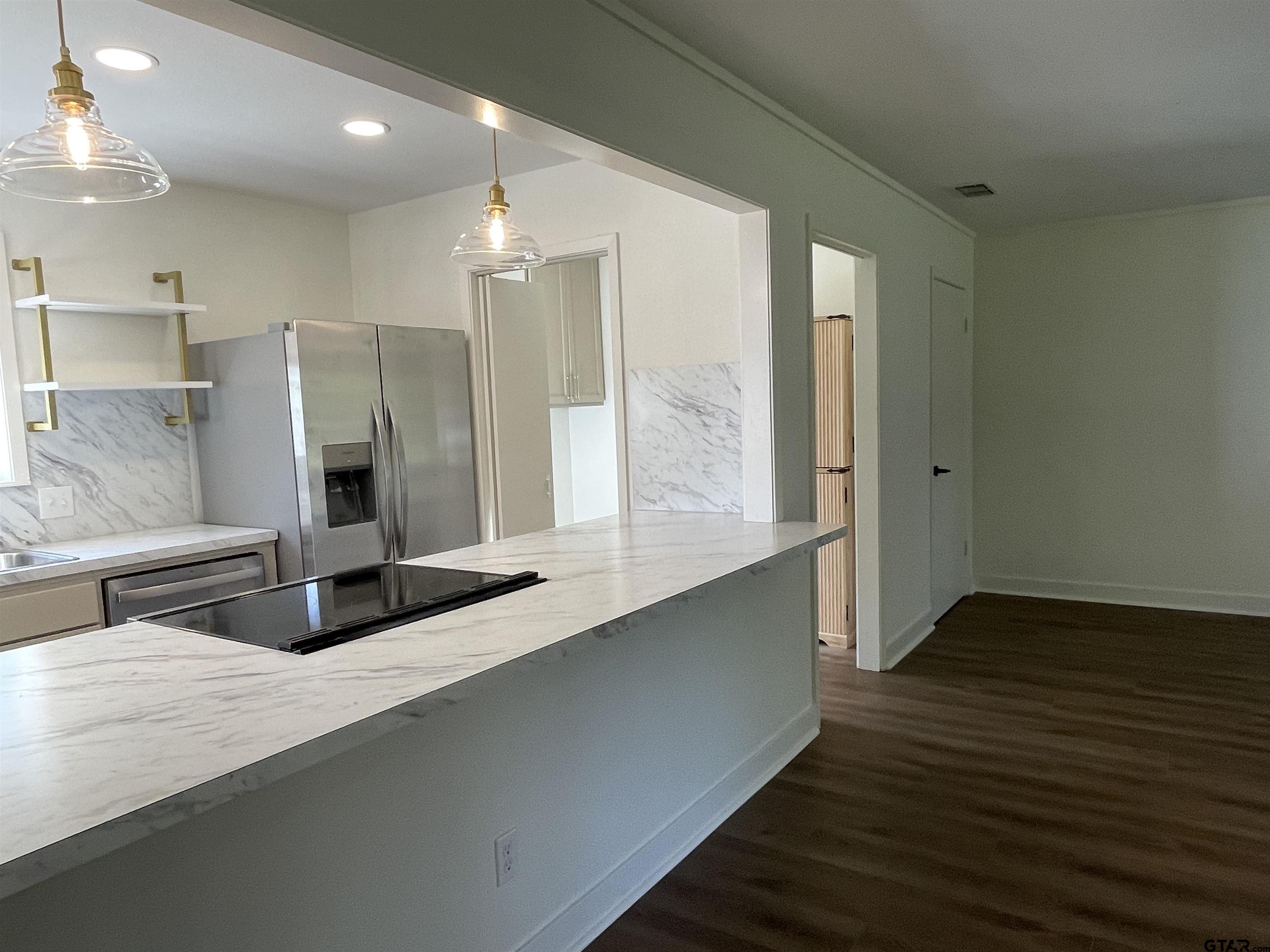 15021 Hillview Road Tyler, TX 75703 - Photo 4 of 41