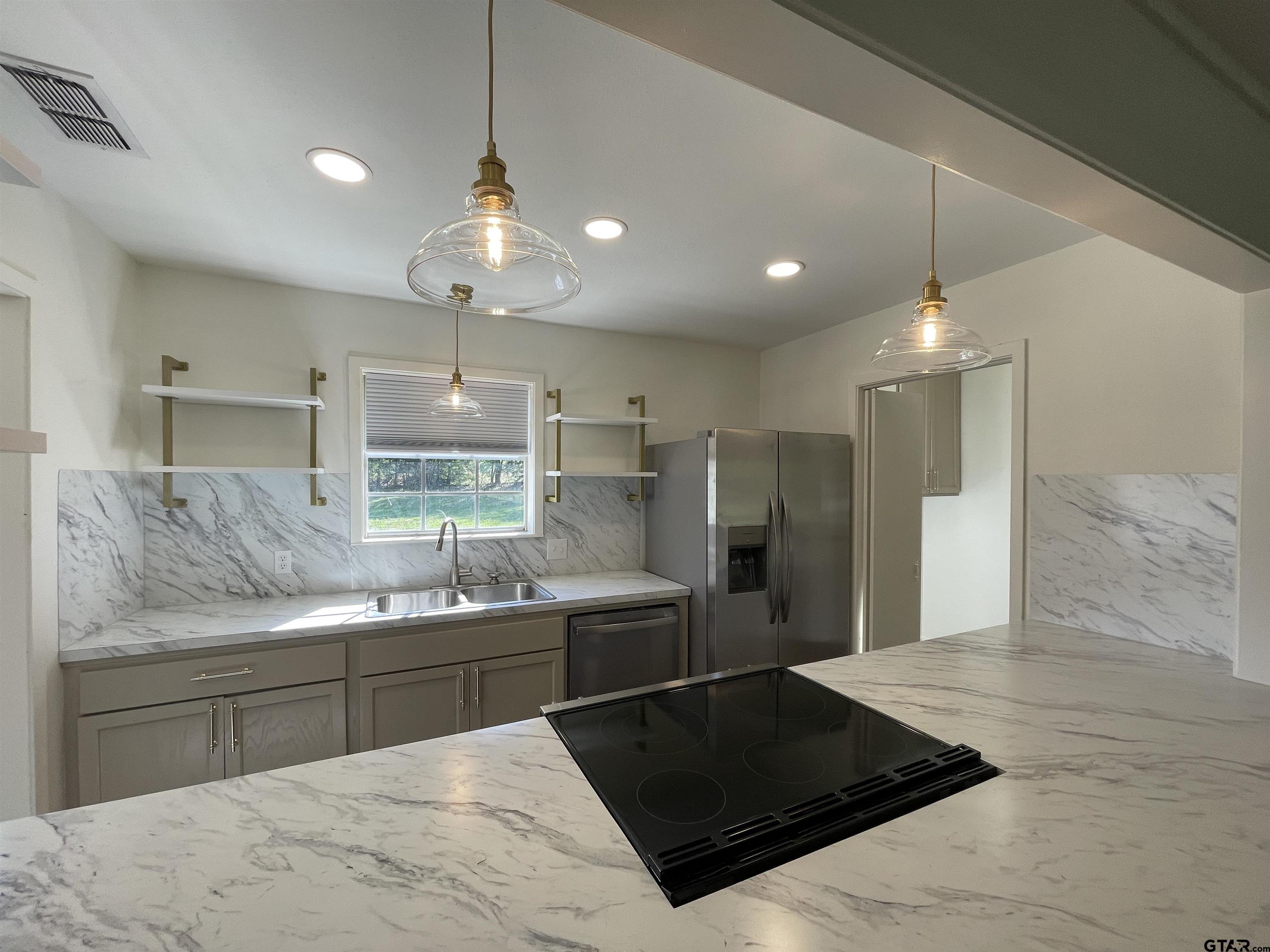 15021 Hillview Road Tyler, TX 75703 - Photo 6 of 41