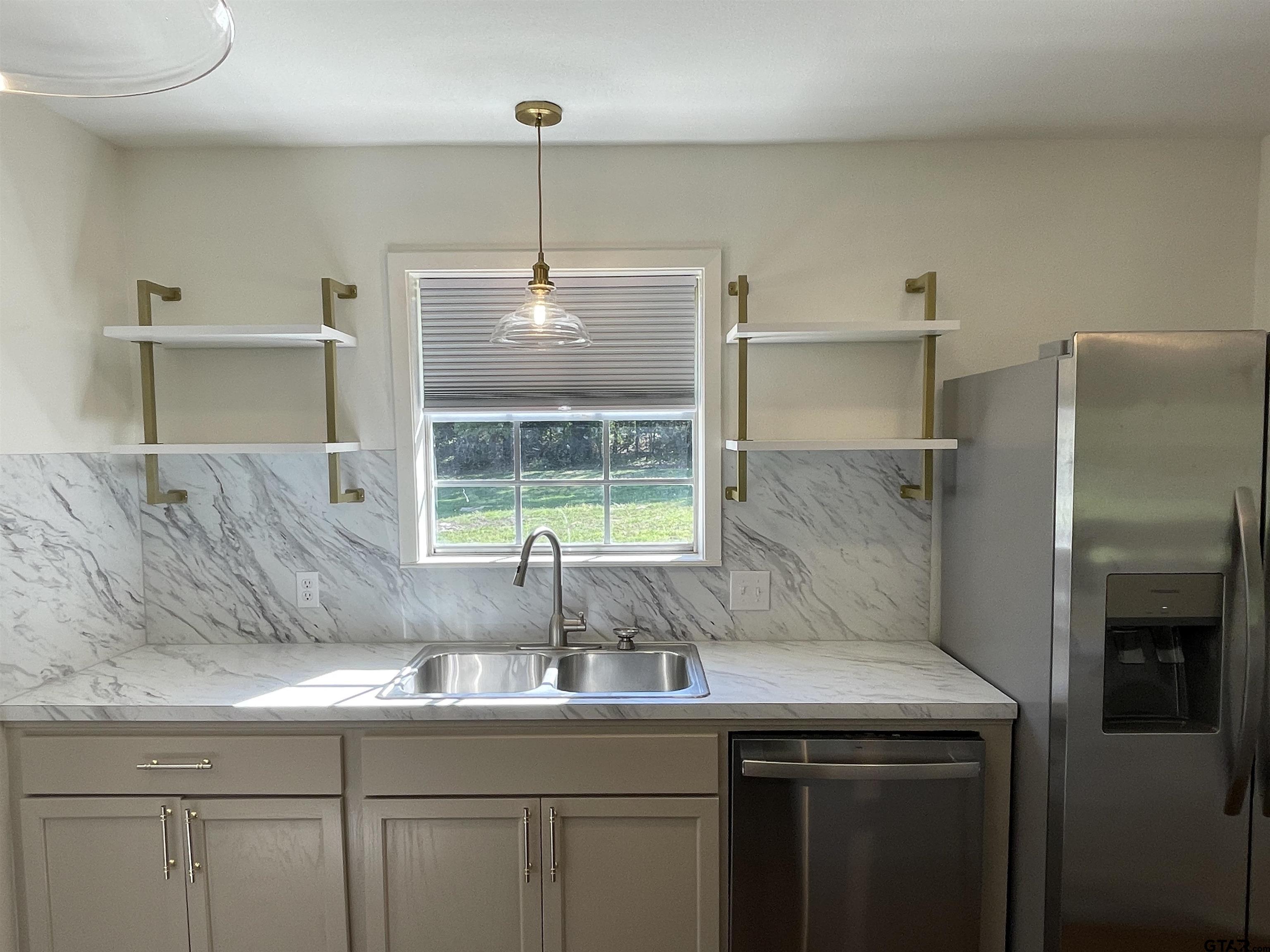 15021 Hillview Road Tyler, TX 75703 - Photo 7 of 41