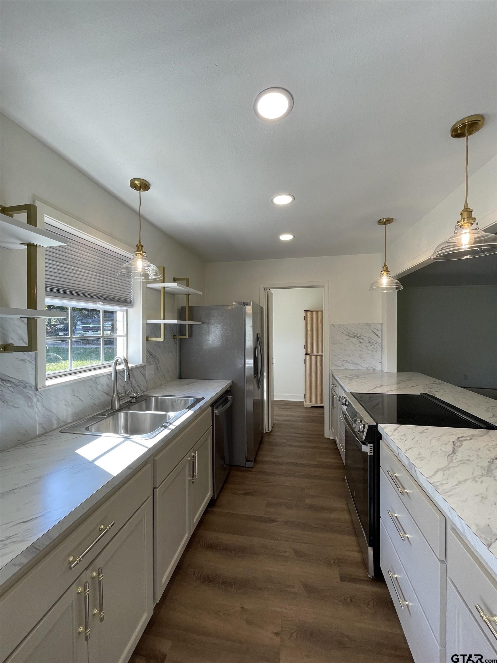 15021 Hillview Road Tyler, TX 75703 - Photo 9 of 41