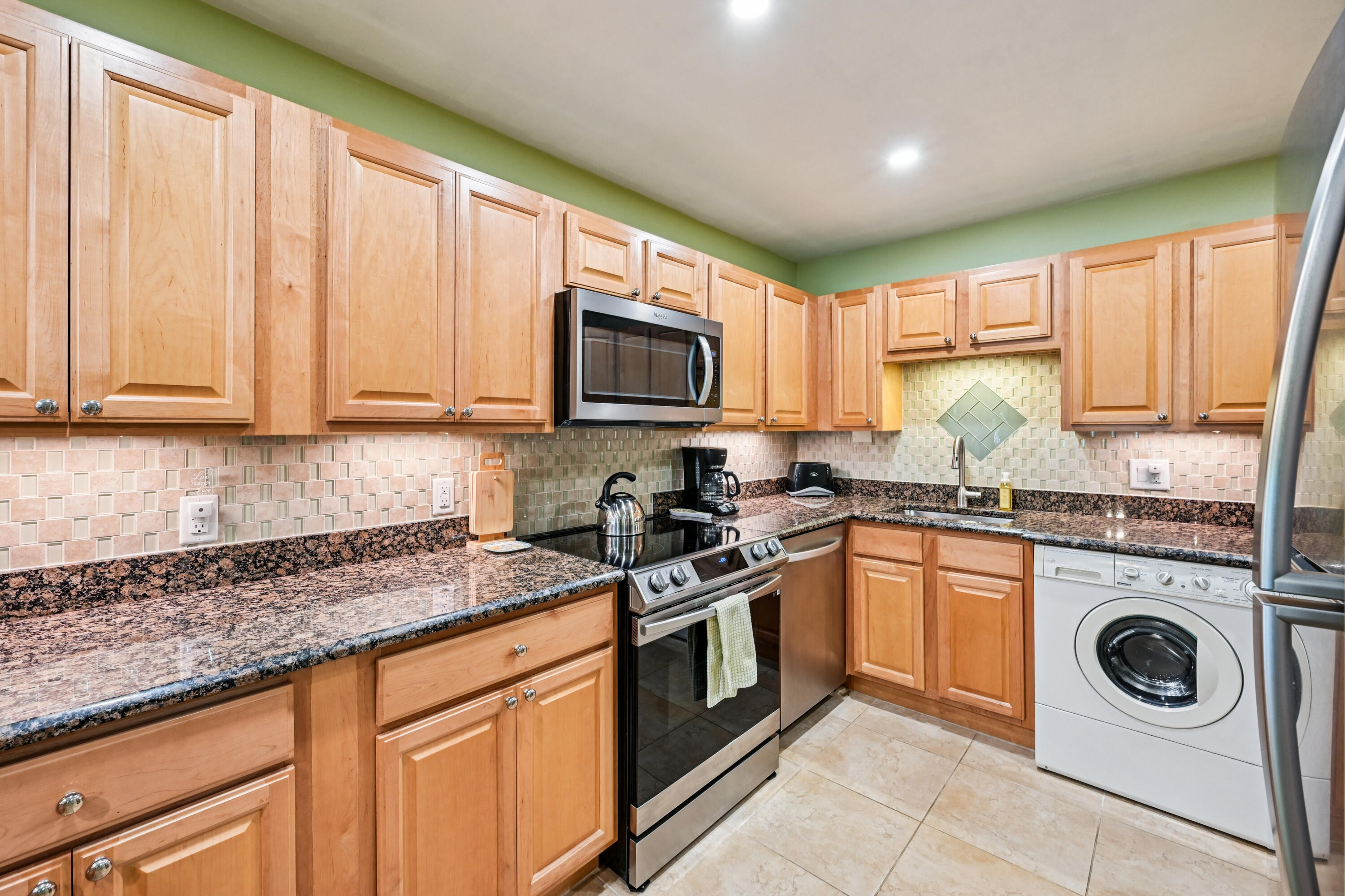 398 Golfview Road, Unit G North Palm Beach, FL 33408 - Photo 9 of 48 12-Kitchen