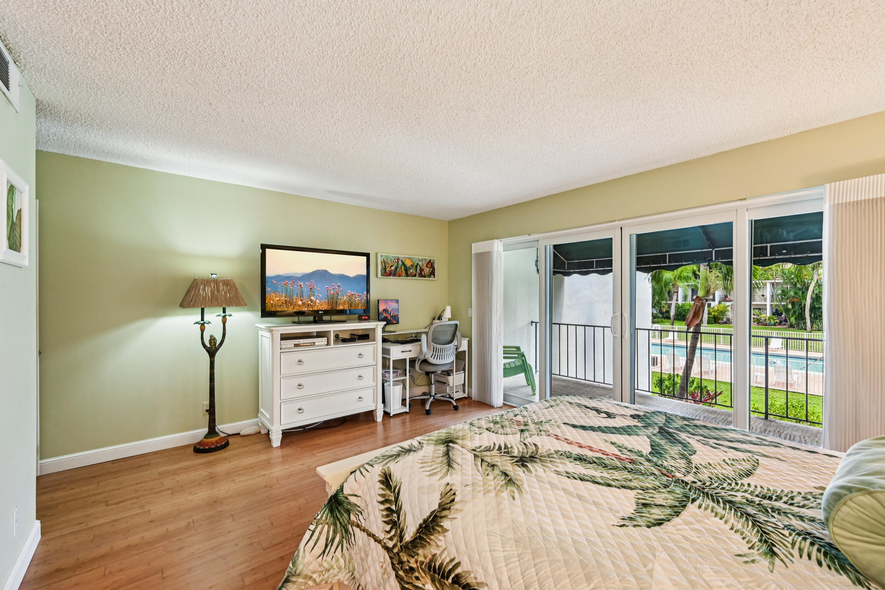 398 Golfview Road, Unit G North Palm Beach, FL 33408 - Photo 12 of 48 15-Master Suite
