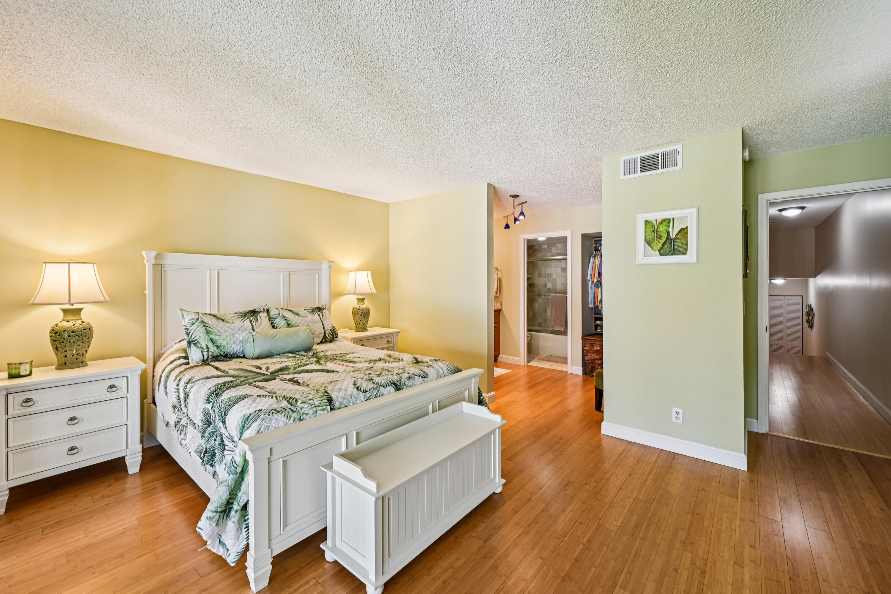 398 Golfview Road, Unit G North Palm Beach, FL 33408 - Photo 13 of 48 16-Master Suite