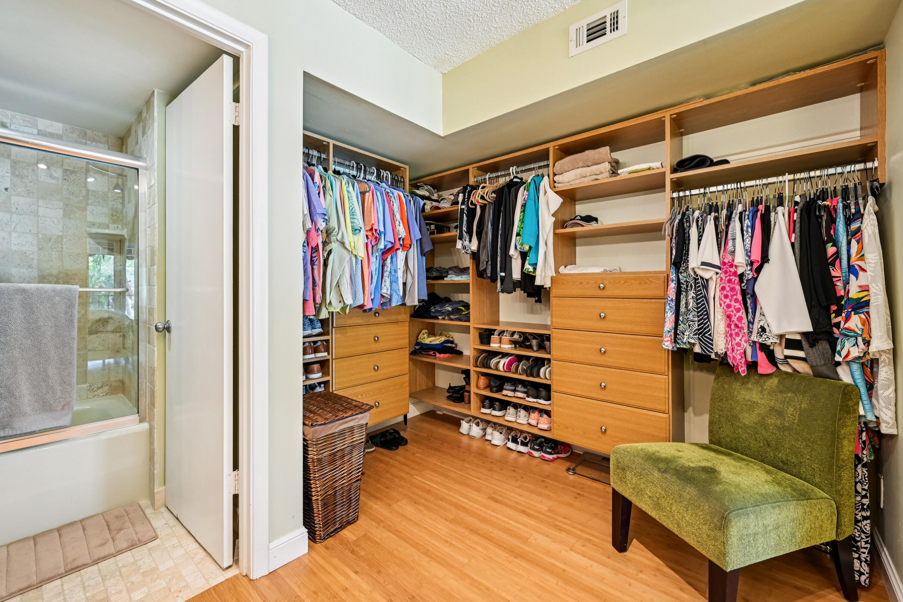 398 Golfview Road, Unit G North Palm Beach, FL 33408 - Photo 15 of 48 18-Master Suite