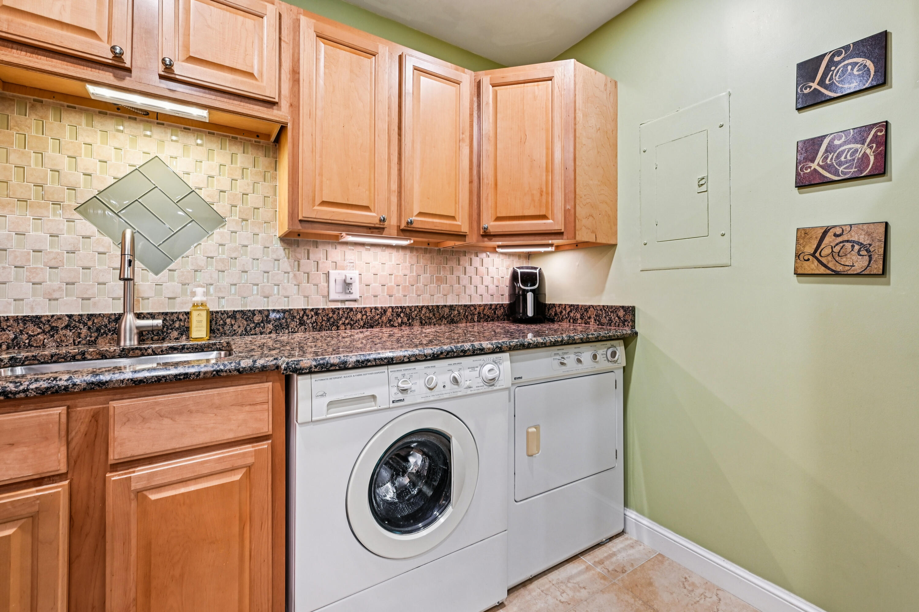 398 Golfview Road, Unit G North Palm Beach, FL 33408 - Photo 20 of 48 23- Laundry