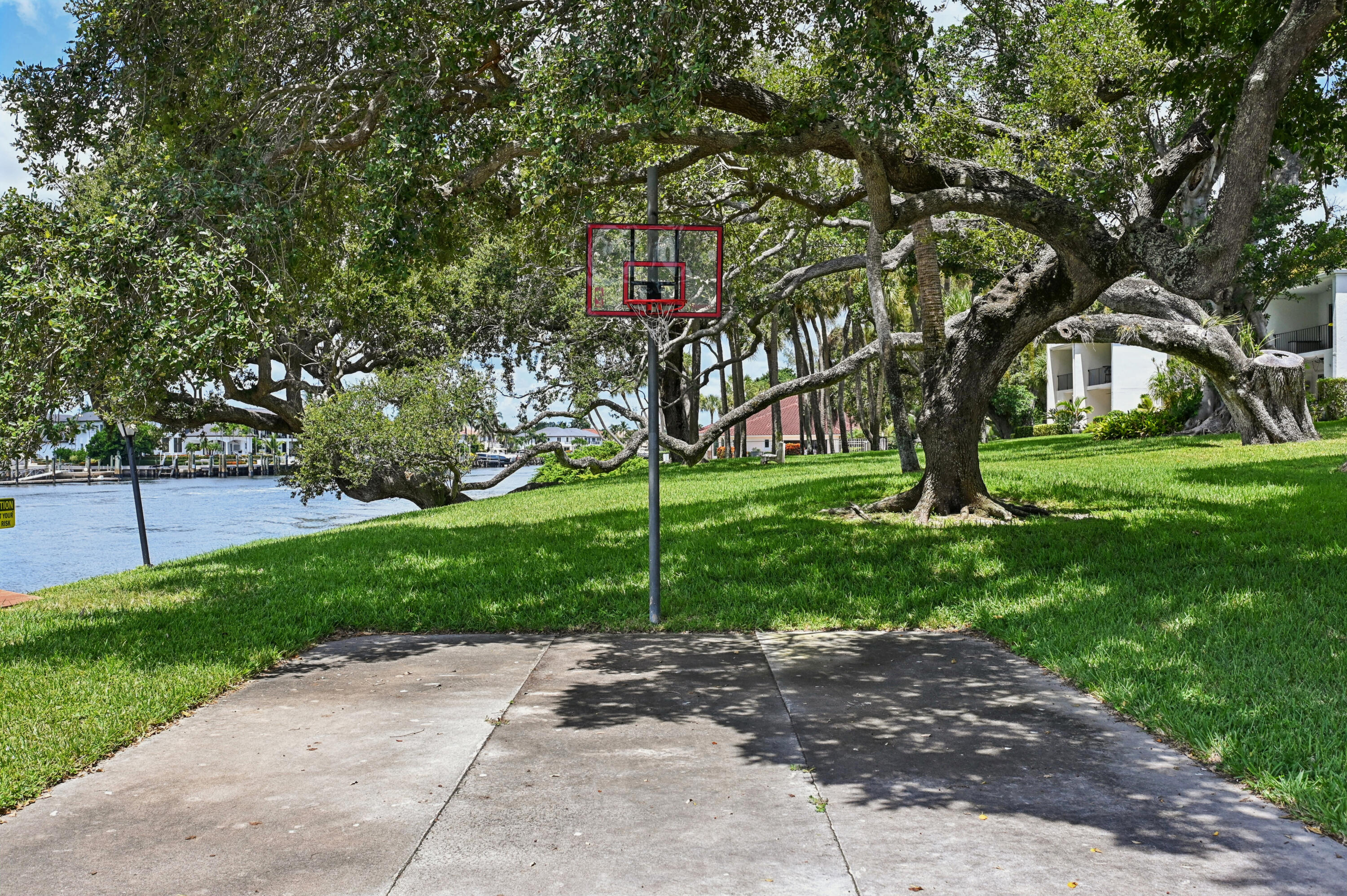 398 Golfview Road, Unit G North Palm Beach, FL 33408 - Photo 29 of 48 32-Basketball