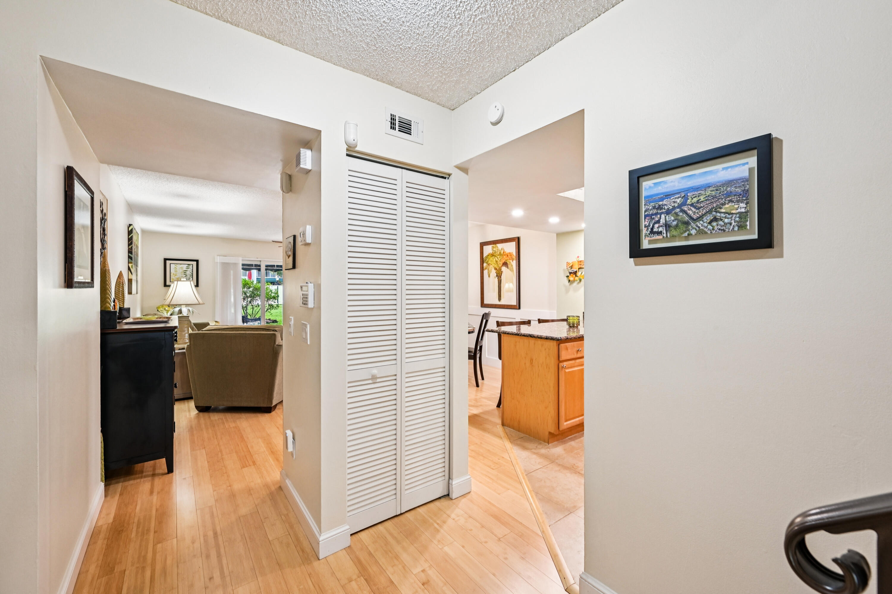 398 Golfview Road, Unit G North Palm Beach, FL 33408 - Photo 5 of 48 5-Entry to Great Rm