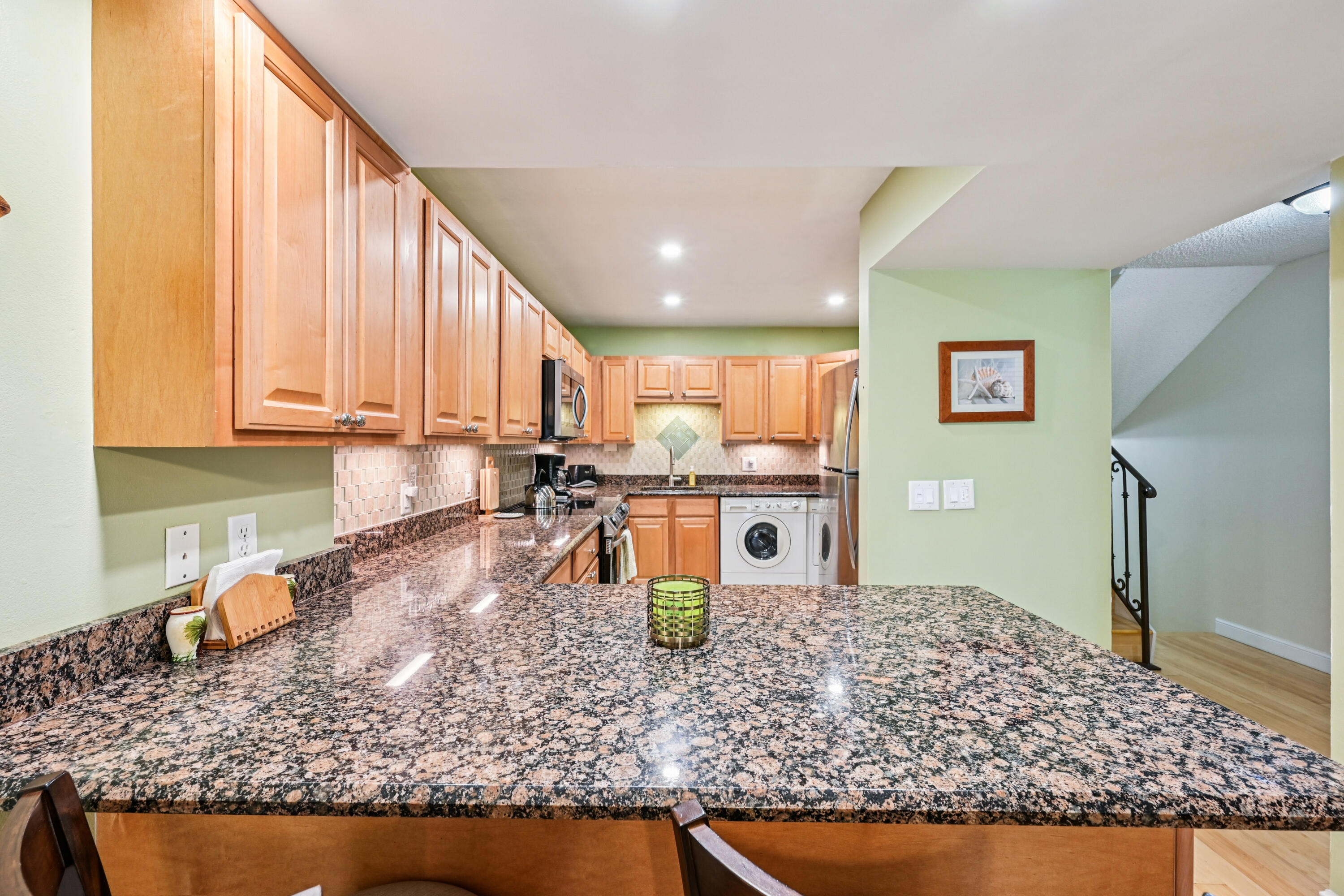 398 Golfview Road, Unit G North Palm Beach, FL 33408 - Photo 7 of 48 10-Kitchen