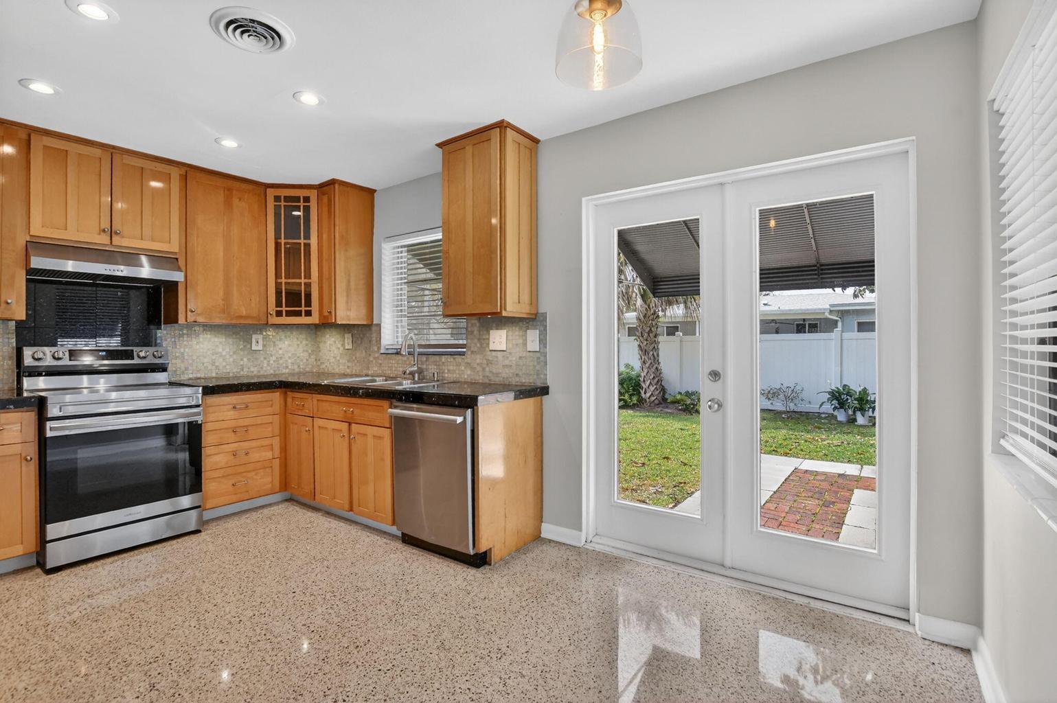 456 Northeast 28th Terrace Boca Raton, FL 33431 - Photo 10 of 23 20260507201712085168000000-o