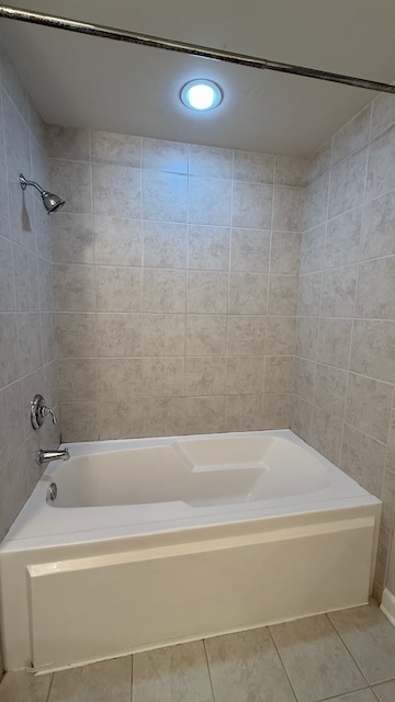 1235 South Prairie Avenue, Unit 3206 Chicago, IL 60605 - Photo 19 of 46 a bathroom with a shower and a bath tub