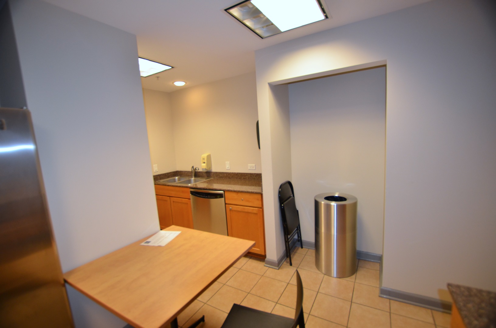 1235 South Prairie Avenue, Unit 3206 Chicago, IL 60605 - Photo 38 of 46 a kitchen with a refrigerator a stove a sink and a dining table