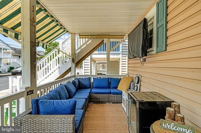 a building outdoor space with patio furniture