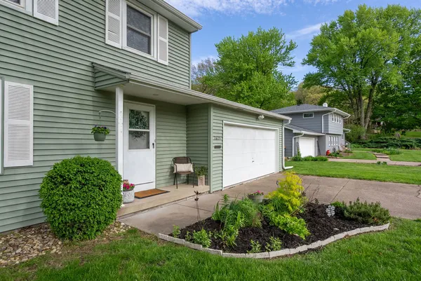 $314,900 | 2625 Fairhaven Road, Davenport, IA 52803