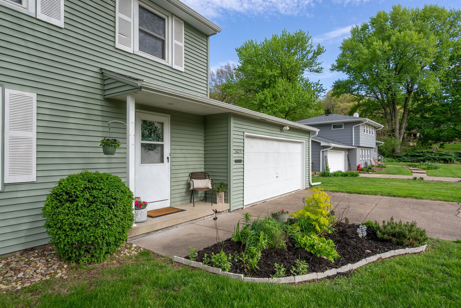 2625 Fairhaven Road Davenport, IA 52803 - Photo 3 of 41