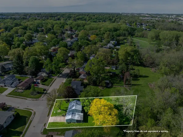 $314,900 | 2625 Fairhaven Road, Davenport, IA 52803