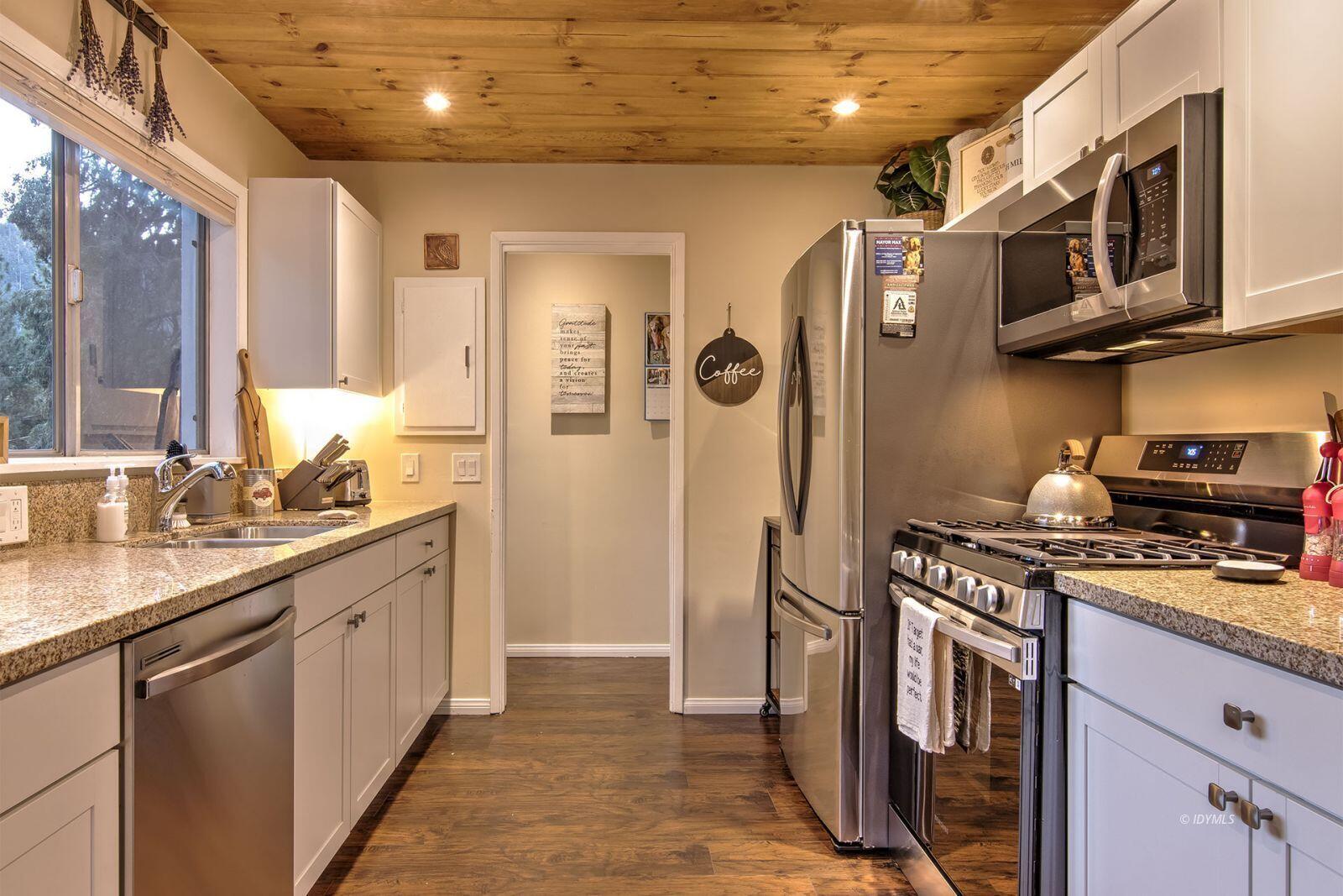 25005 Rim Rock Road Idyllwild, CA 92549 - Photo 25 of 47 25