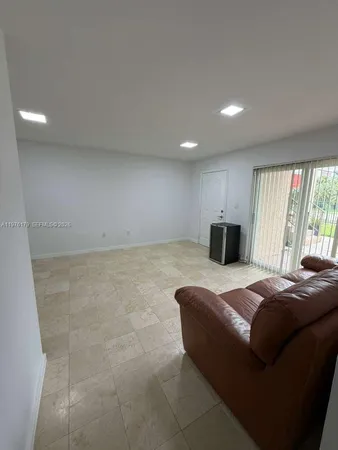 $2,000 | 1250 Northeast 119th Street, Unit 2A, Miami, FL 33161