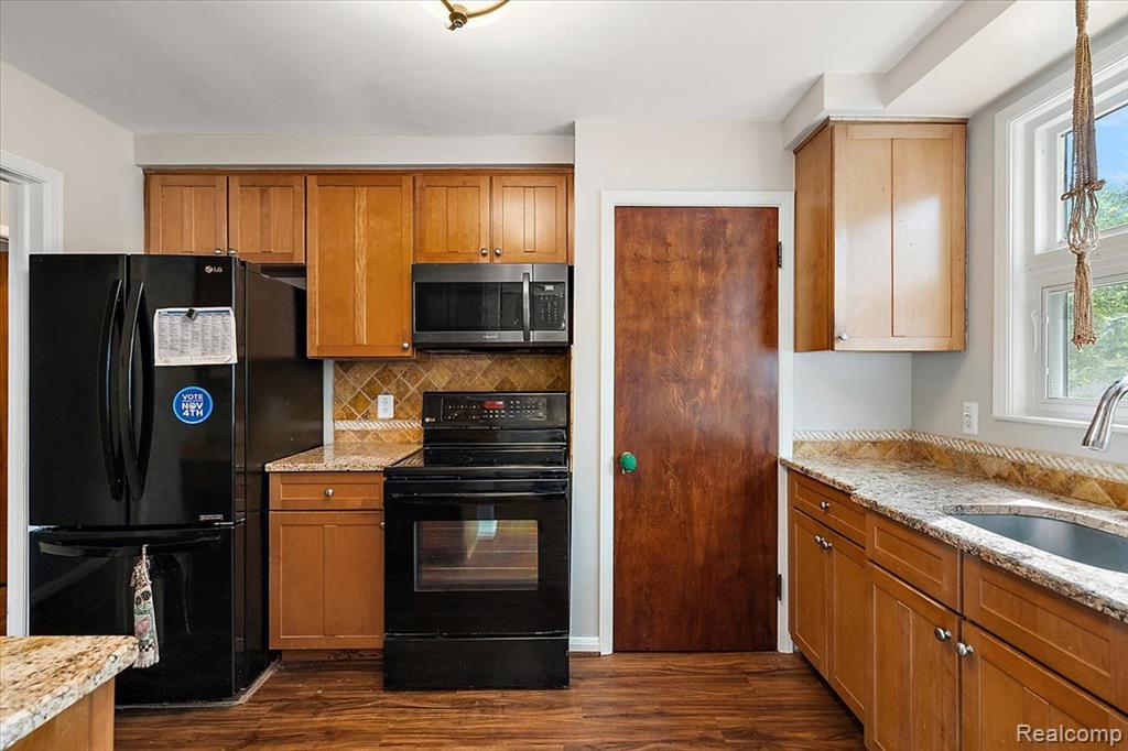 1493 East Melton Road Birmingham, MI 48009 - Photo 8 of 38