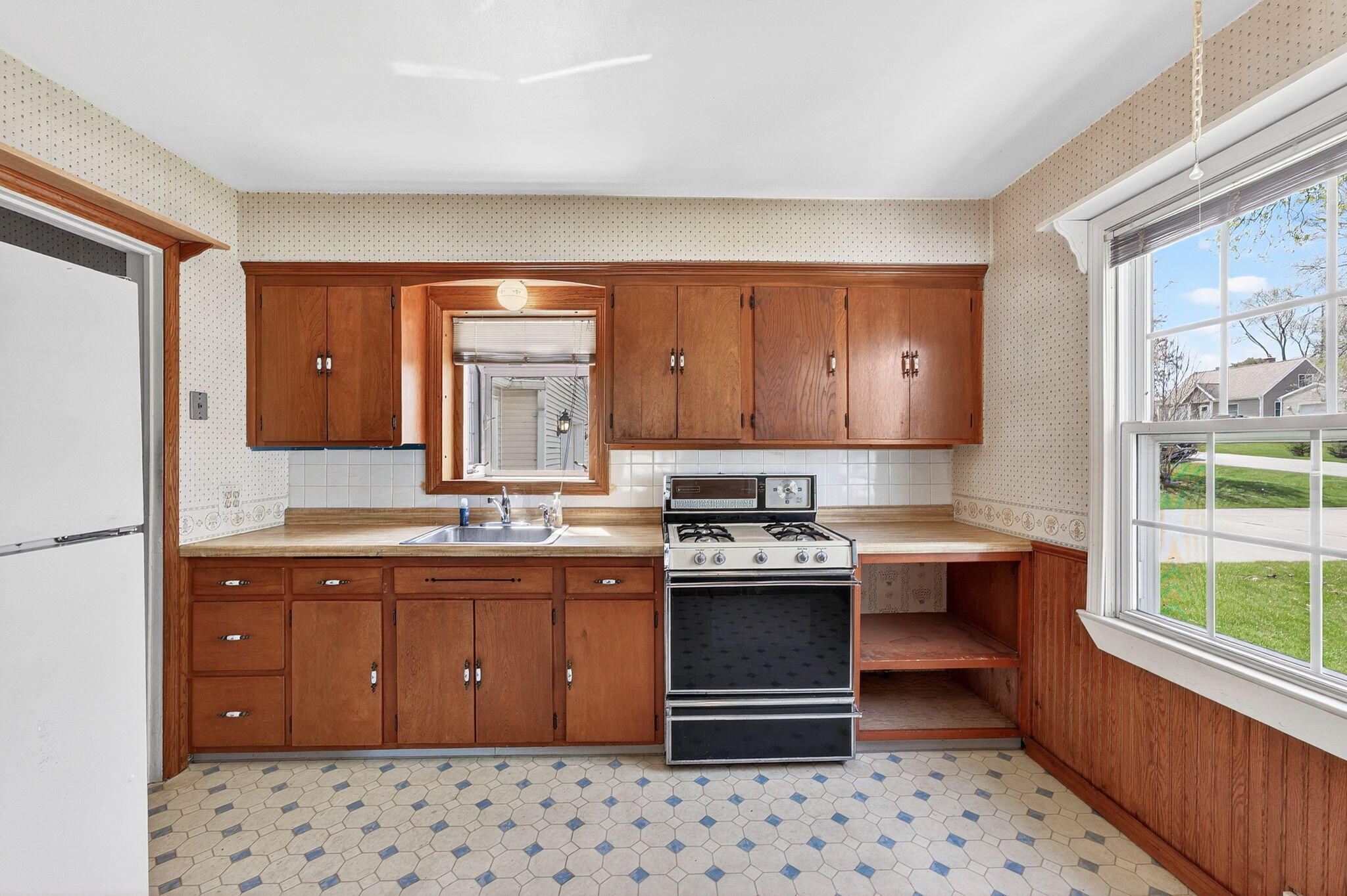 980 South Webster Avenue Brookfield, WI 53005 - Photo 11 of 29 Kitchen