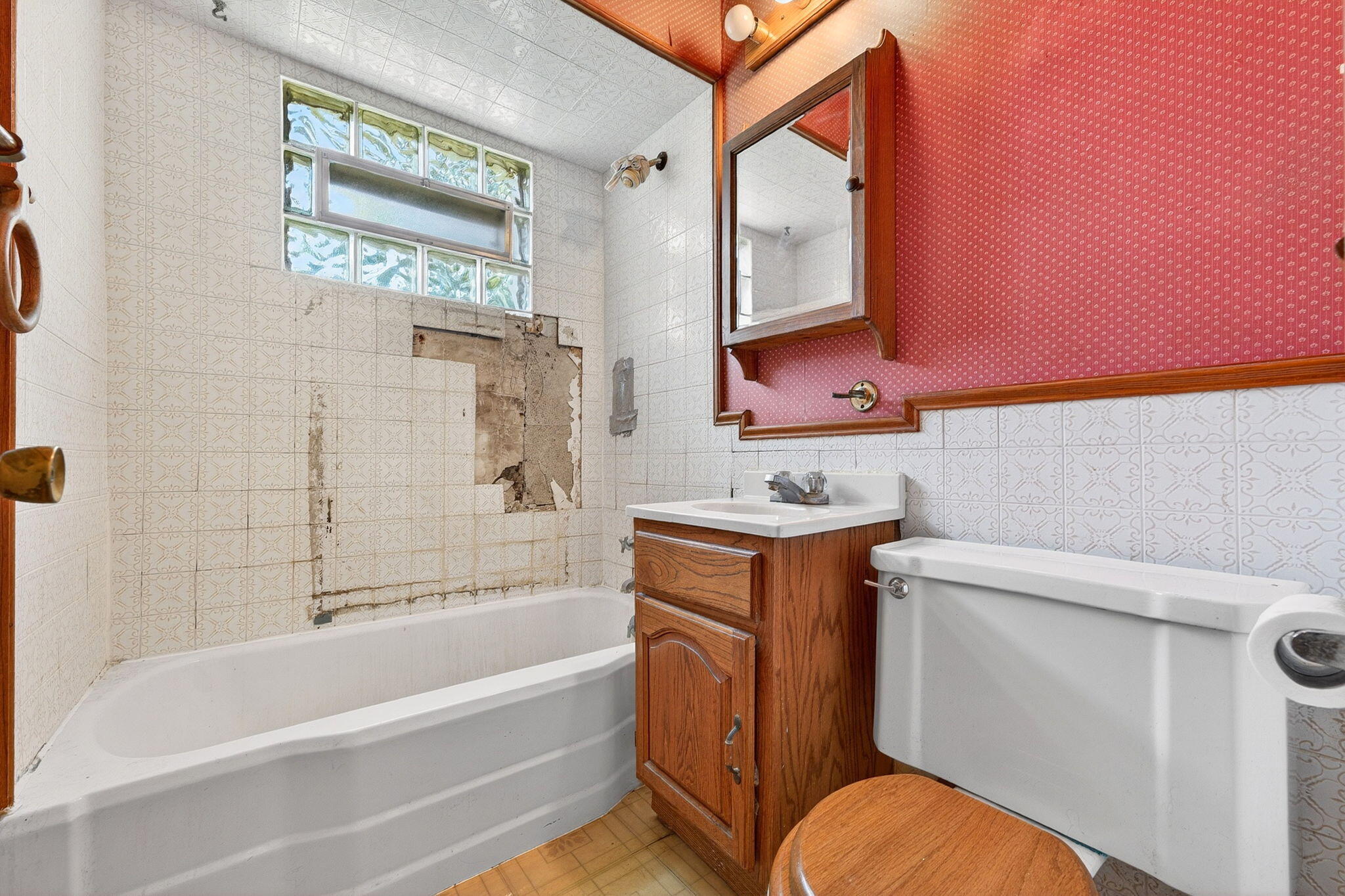 980 South Webster Avenue Brookfield, WI 53005 - Photo 15 of 29 Full Bath on Main.