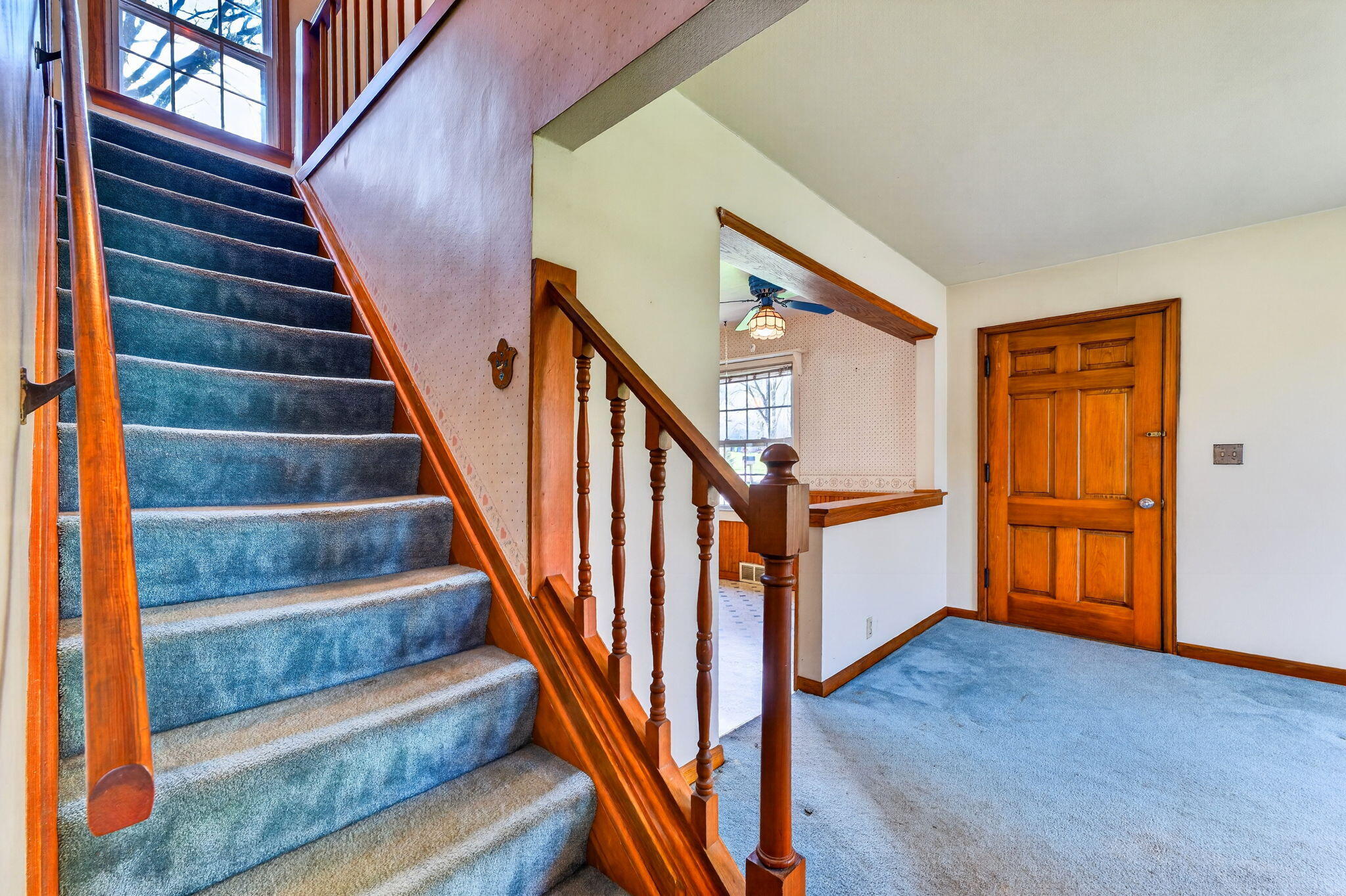 980 South Webster Avenue Brookfield, WI 53005 - Photo 18 of 29 Stairwell to upper level