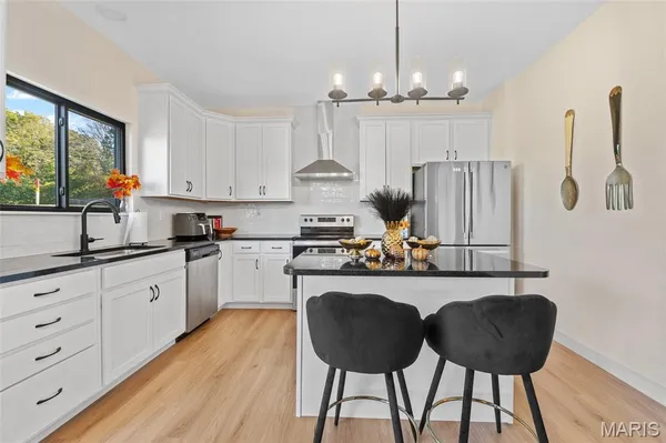 $440,000 | 211 Grand Vista Court, Edwardsville, IL 62025