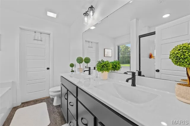 $479,000 | 211 Grand Vista Court, Edwardsville, IL 62025