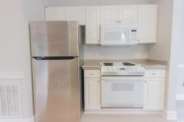 $1,350 | 4729 Wild Iris Drive, Unit 301, Myrtle Beach, SC 29577