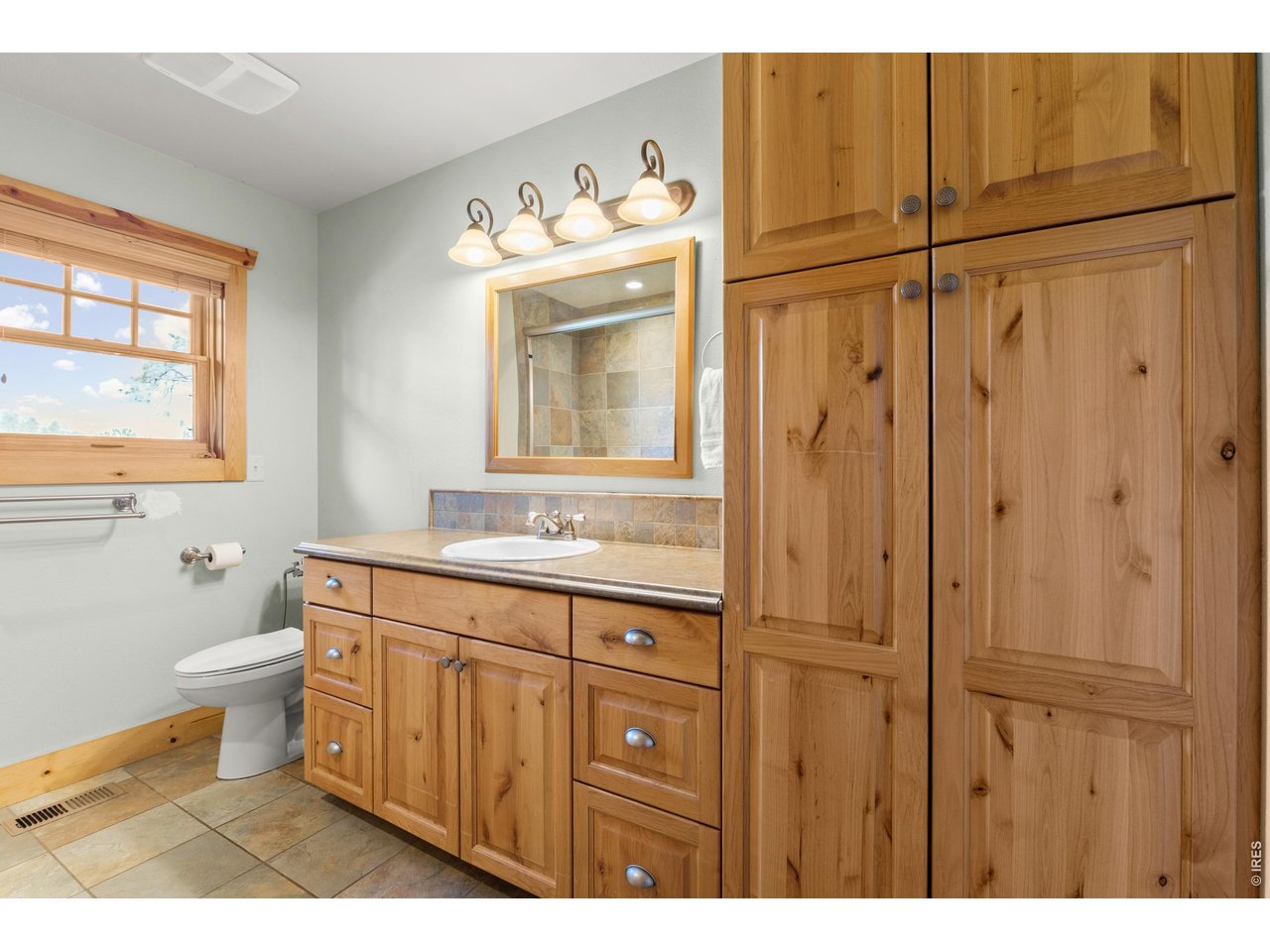 2515 Davis Ranch Road Bellvue, CO 80512 - Photo 21 of 48 Full primary bathroom with lots of storage space and tub/shower combo.