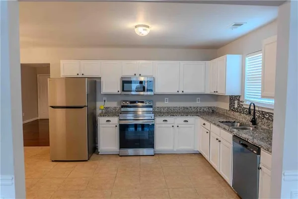 $2,900 | 11037 Southwood Drive, Hampton, GA 30228