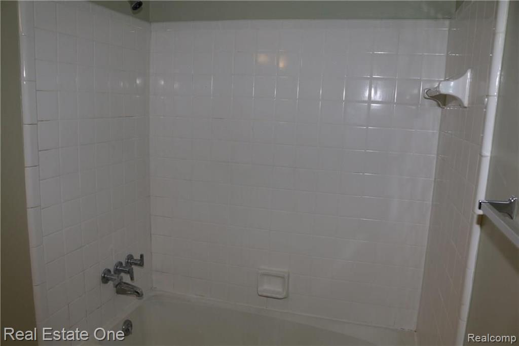 30038 West 12 Mile Road, Unit 42 Farmington, MI 48334 - Photo 13 of 23