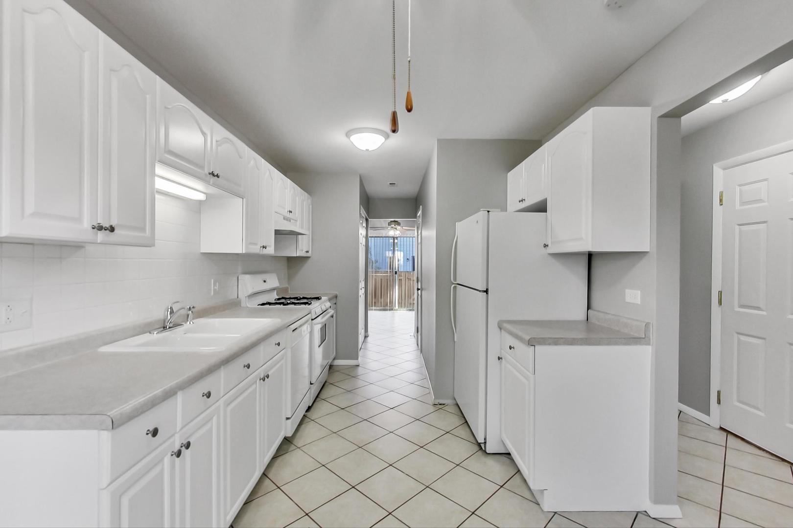 822 Minnesota Circle Carol Stream, IL 60188 - Photo 2 of 14 a kitchen with white cabinets appliances and a sink