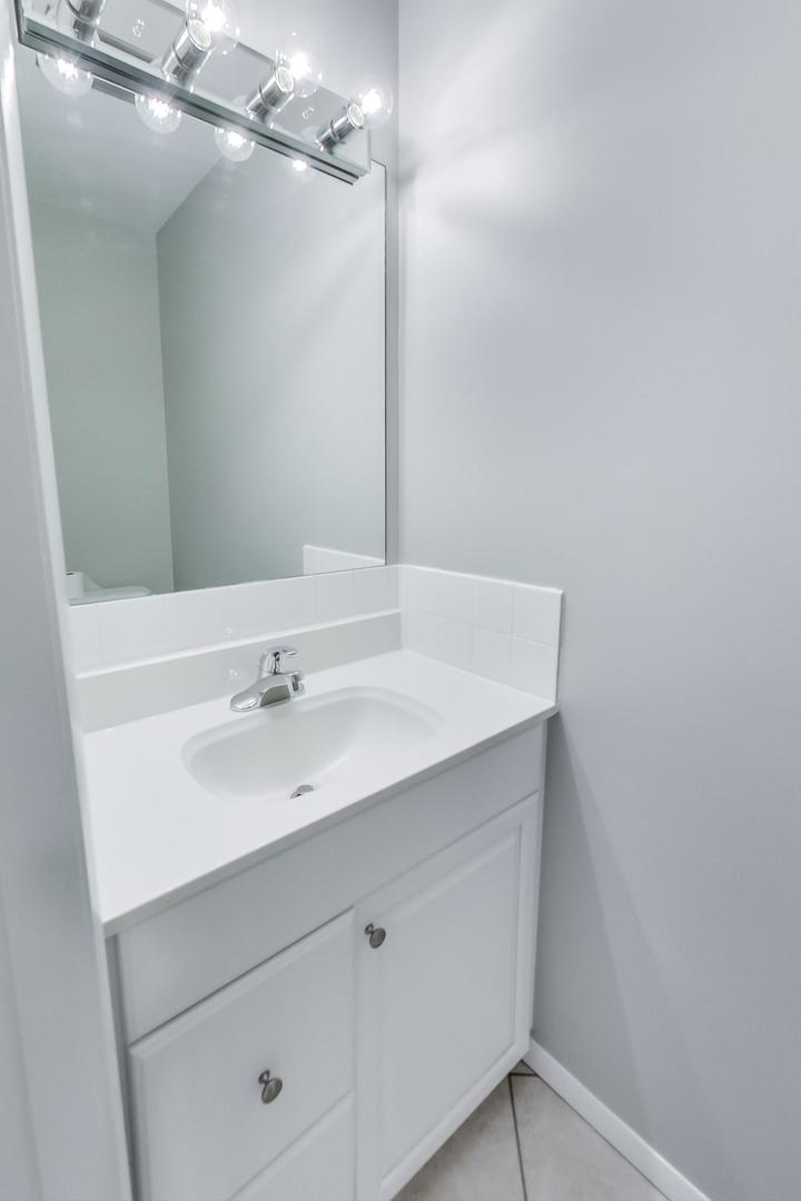 822 Minnesota Circle Carol Stream, IL 60188 - Photo 12 of 14 a bathroom with a sink and vanity