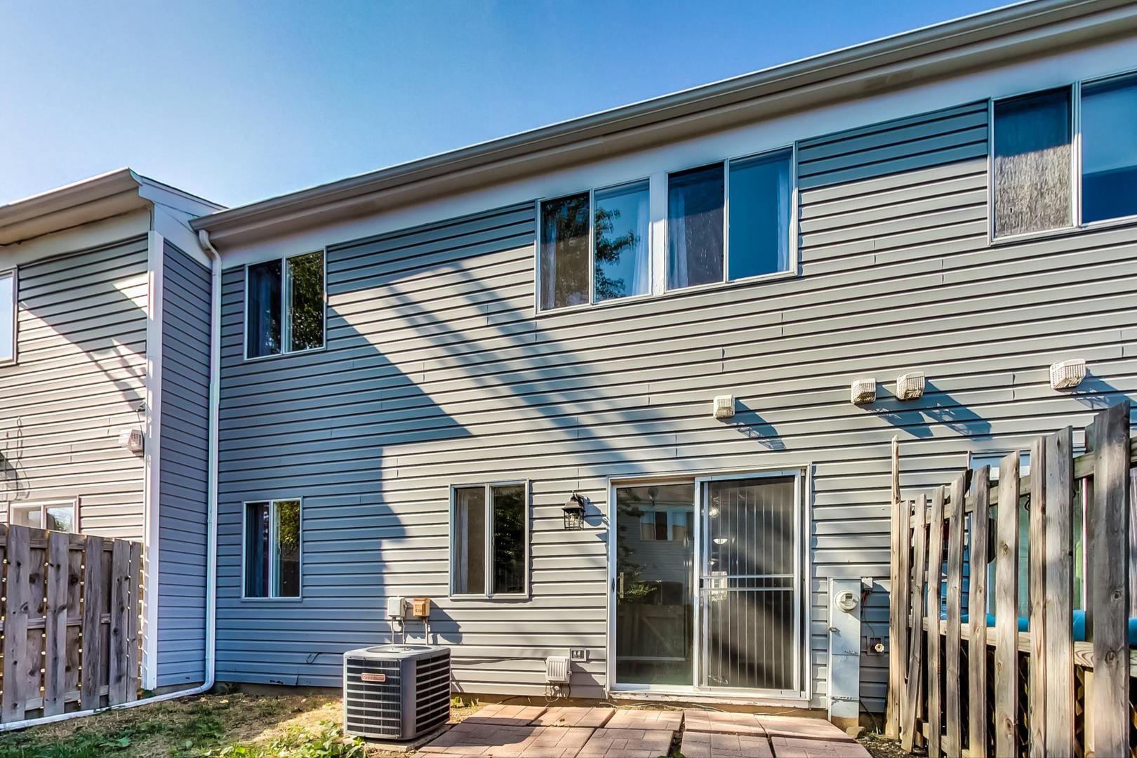 822 Minnesota Circle Carol Stream, IL 60188 - Photo 14 of 14 a front view of a house with parking