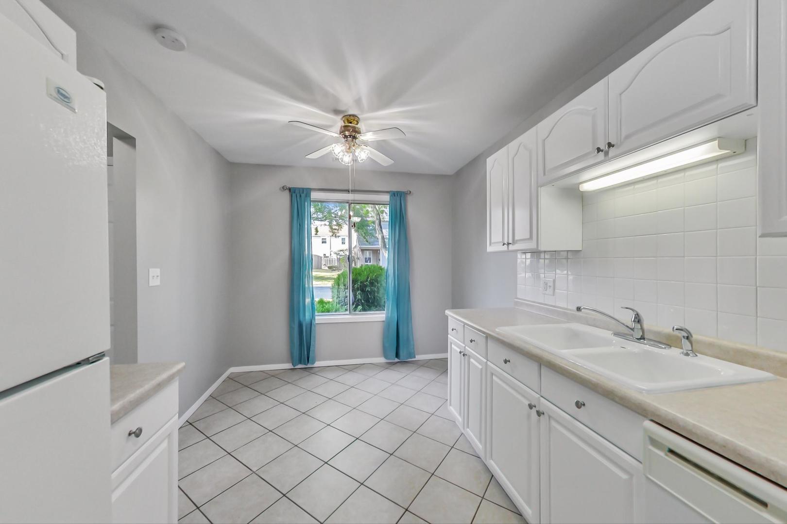 822 Minnesota Circle Carol Stream, IL 60188 - Photo 3 of 14 a spacious bathroom with a double vanity sink mirror and a shower