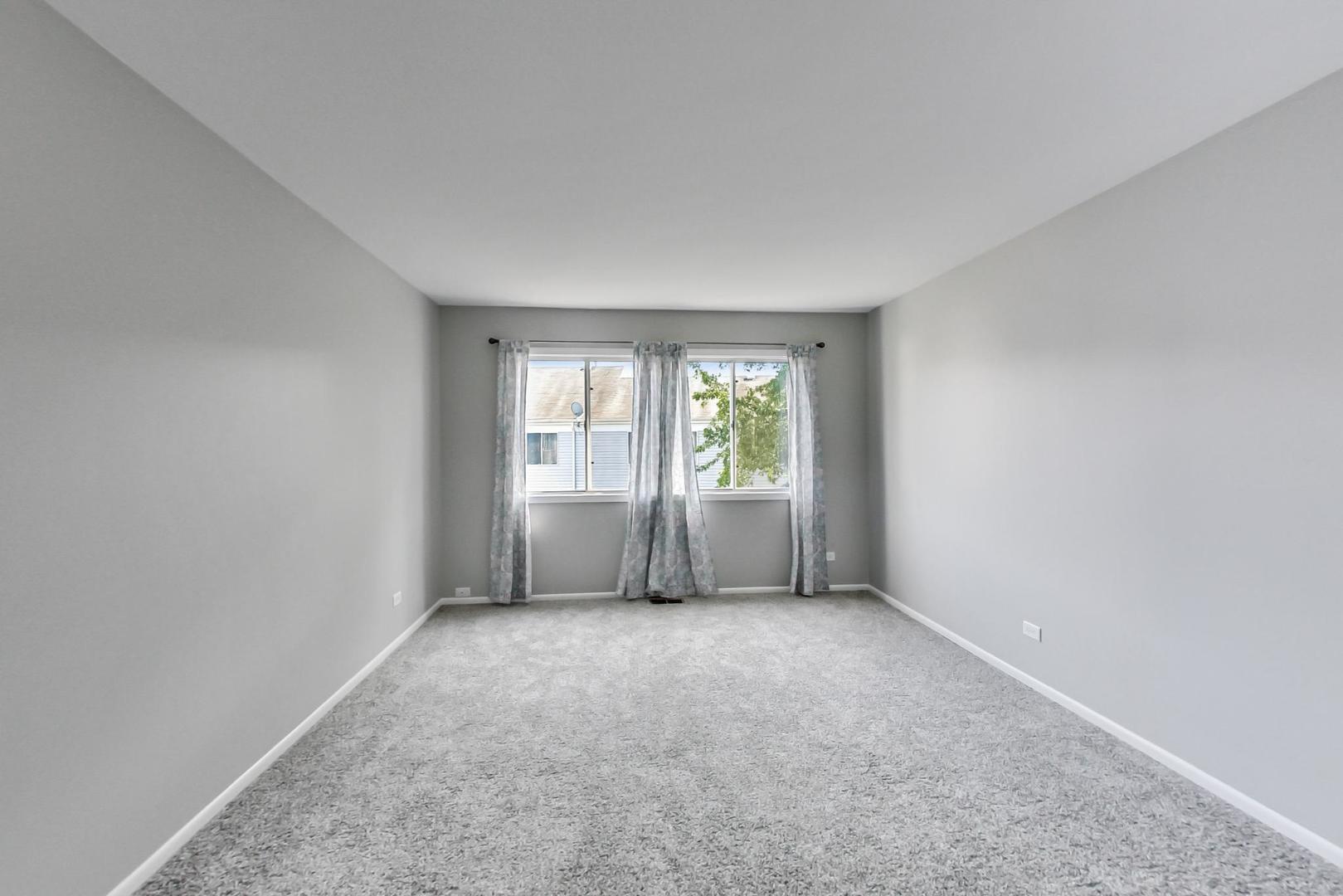 822 Minnesota Circle Carol Stream, IL 60188 - Photo 10 of 14 an empty room with windows