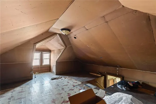 a view of room with hardwood floor and ceiling fan
