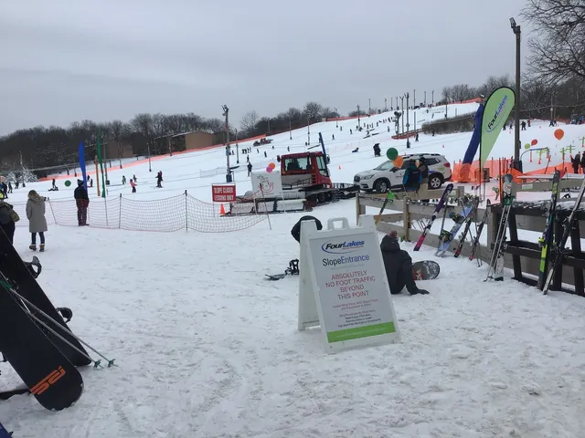 $1,593 | 1811 Four Lakes Avenue, Unit 4E, Lisle, IL 60532