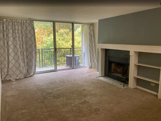 $1,593 | 1811 Four Lakes Avenue, Unit 4E, Lisle, IL 60532