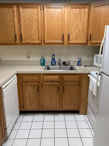 $1,593 | 1811 Four Lakes Avenue, Unit 4E, Lisle, IL 60532